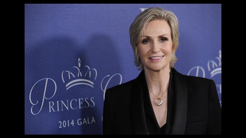 Jane Lynch è ufficialmente divorziata da Lara Embry