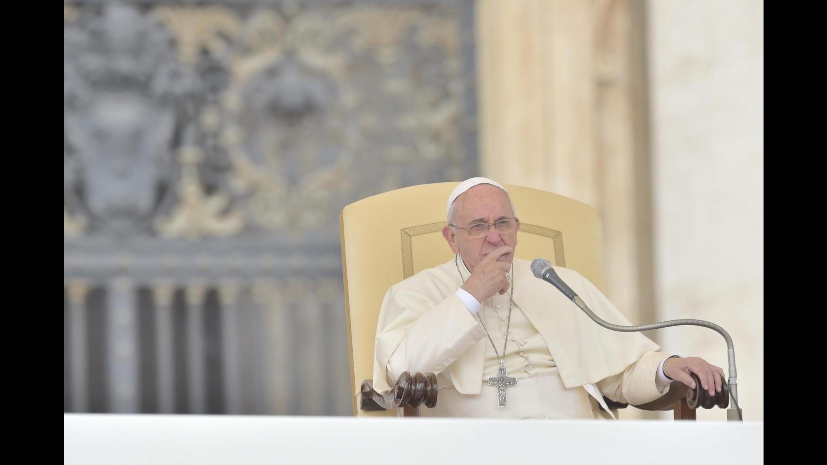 Ebola,Papa:Comunità internazionale faccia ogni sforzo contro virus
