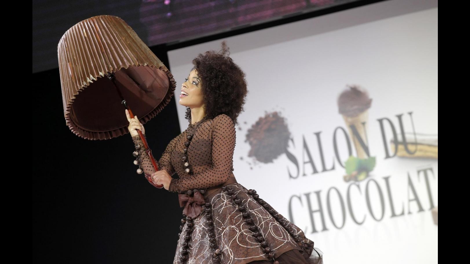 In passerella a Parigi abiti di cioccolato: si indossano e si mangiano