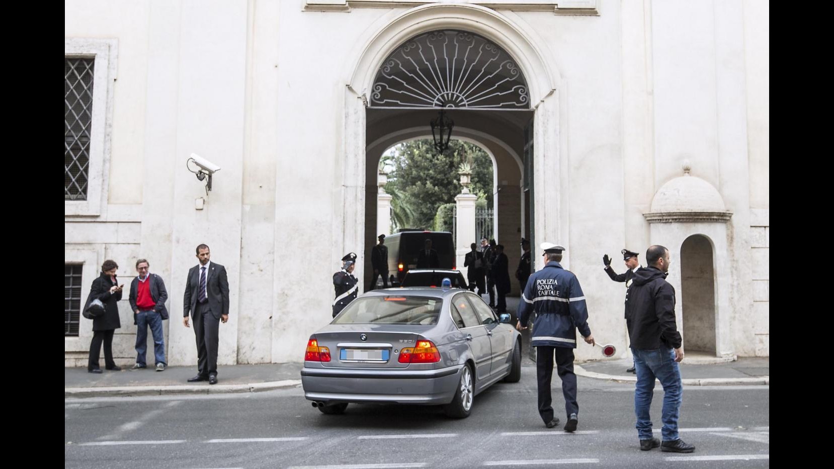 Stato-mafia, piazza del Quirinale blindatissima: iniziata la deposizione di Napolitano