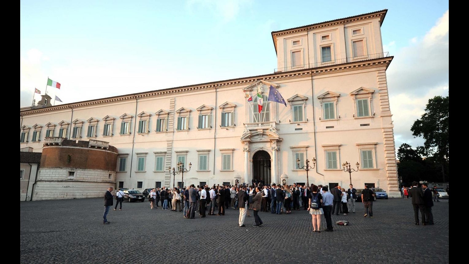 Stato-mafia, piazza del Quirinale blindatissima: folla di giornalisti