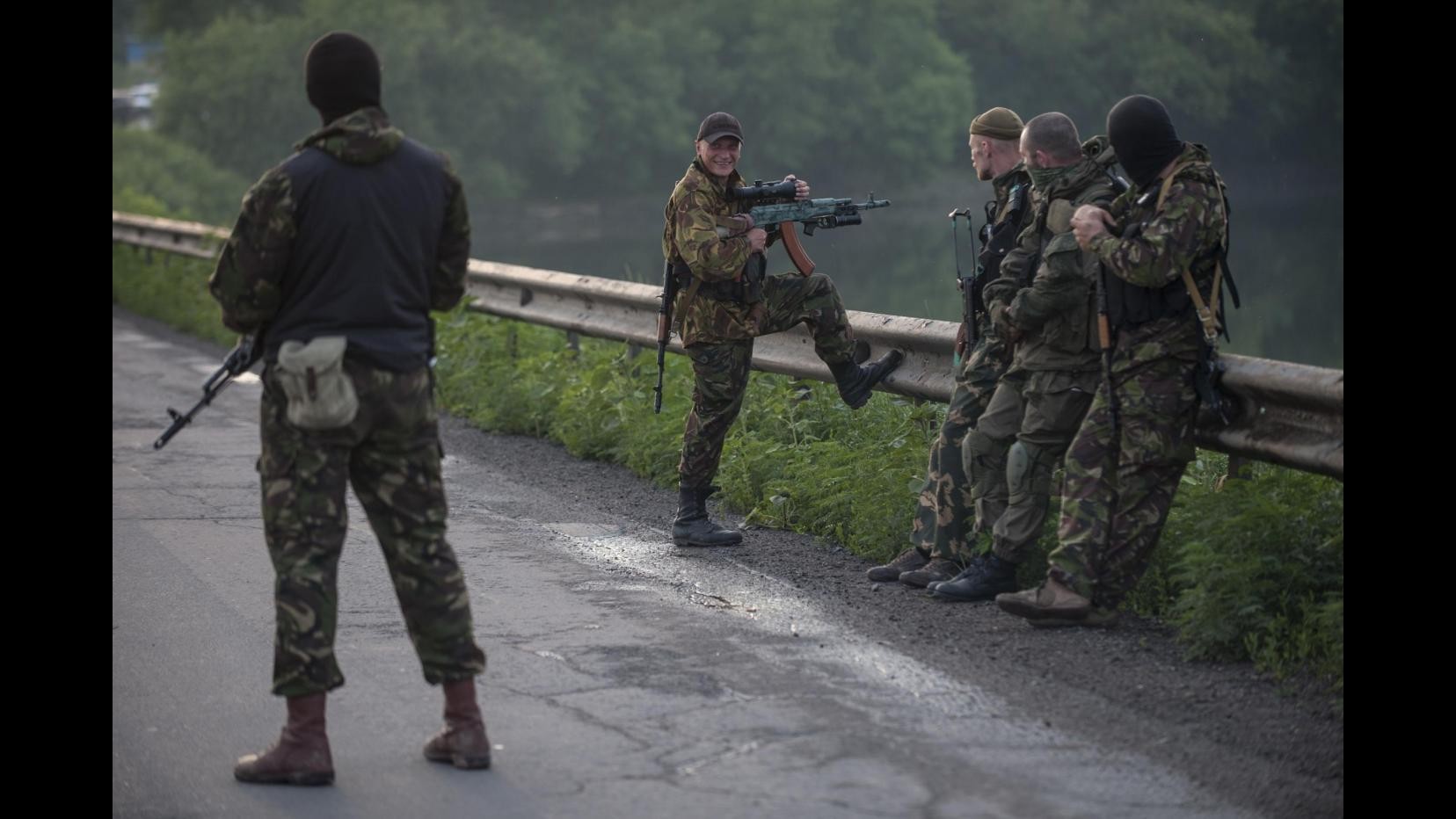 Ucraina, Regno Unito invierà 10 mezzi blindati per missione Osce