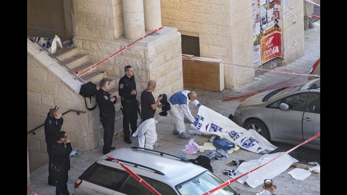 Attacco in sinagoga a Gerusalemme4 morti. Uccisi i 2 killer.Netanyahu: Reagiremo