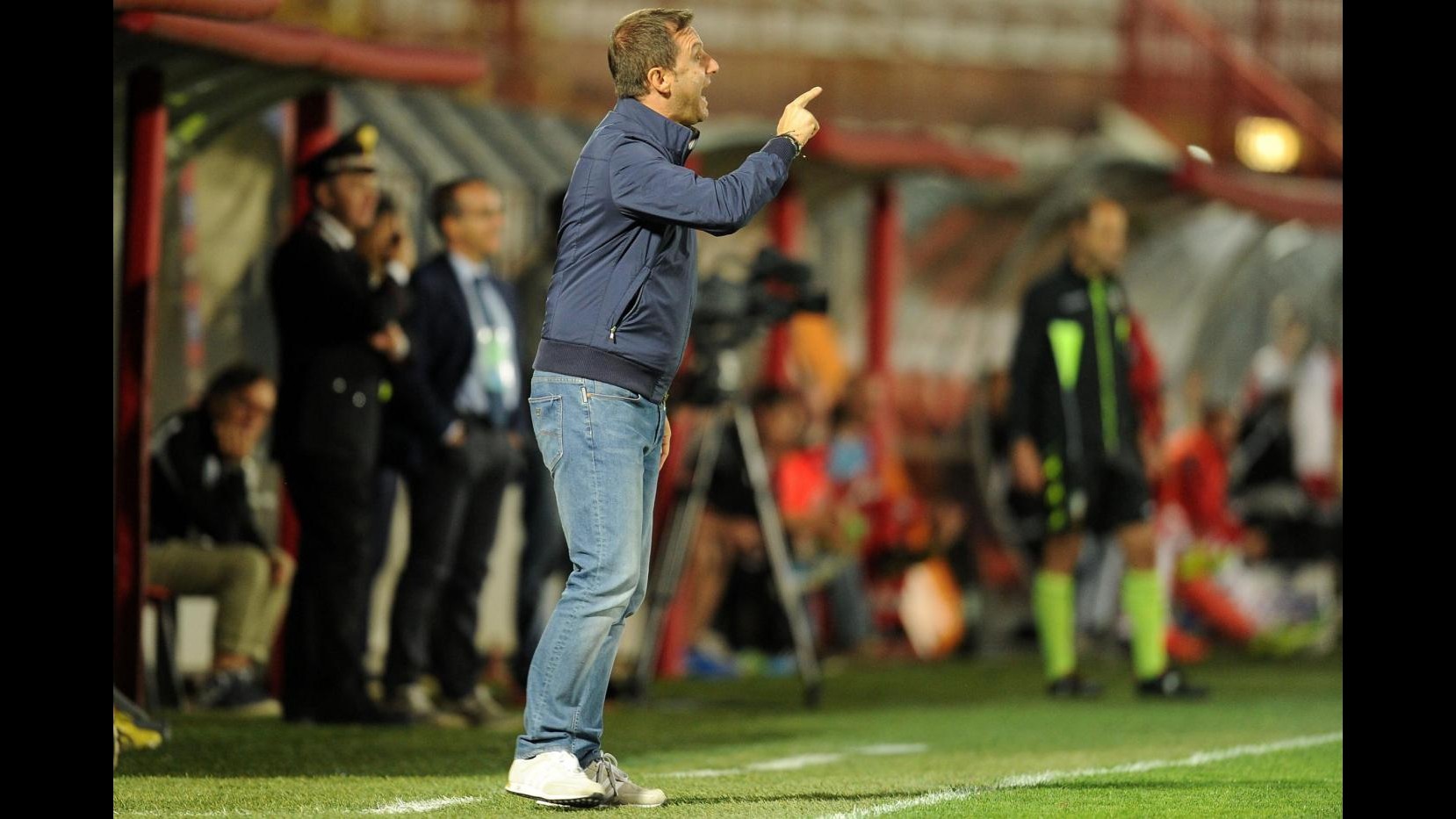 Serie B, finita l’avventura di Mangia a Bari: club esonera tecnico