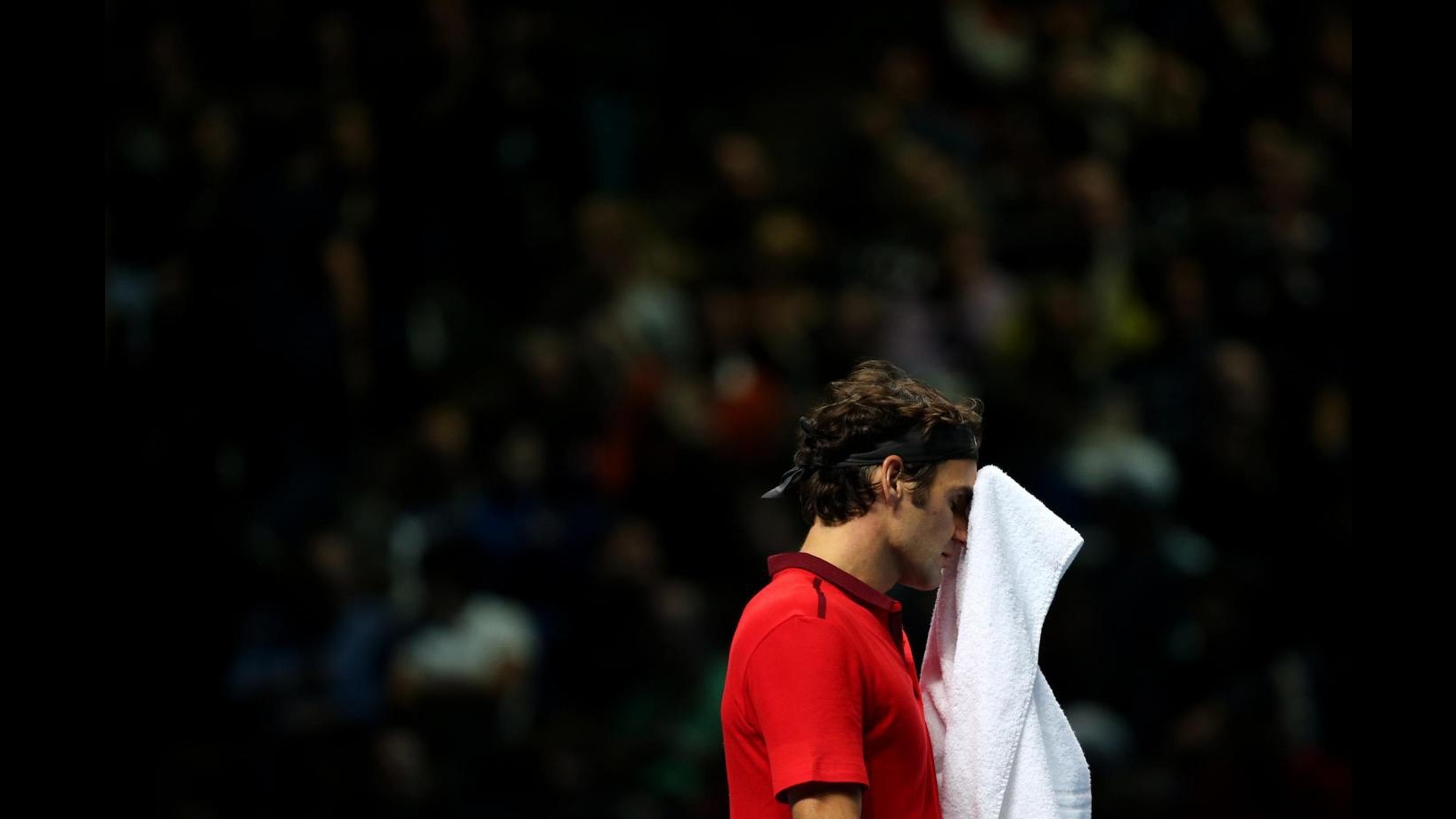 Atp Finals: problemi a schiena, Federer si ritira da finale contro Djokovic