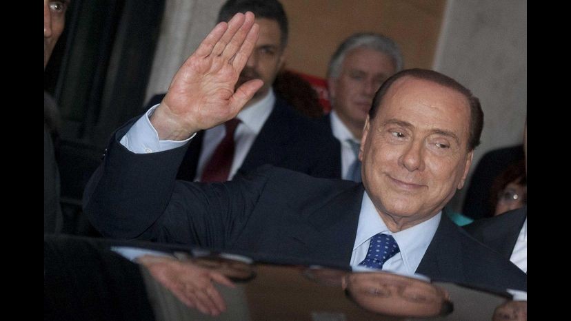 Maltempo, Berlusconi: Sono arrivato in canotto, ad Arcore c’è il lago