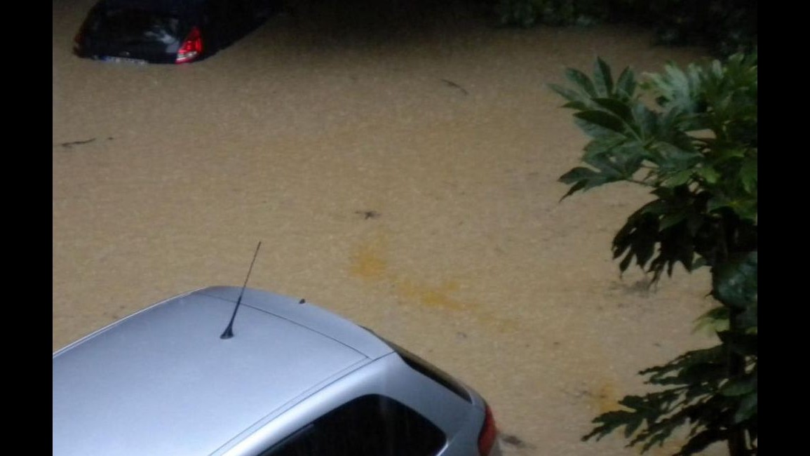 Maltempo, un disperso in Liguria: auto travolta da torrente