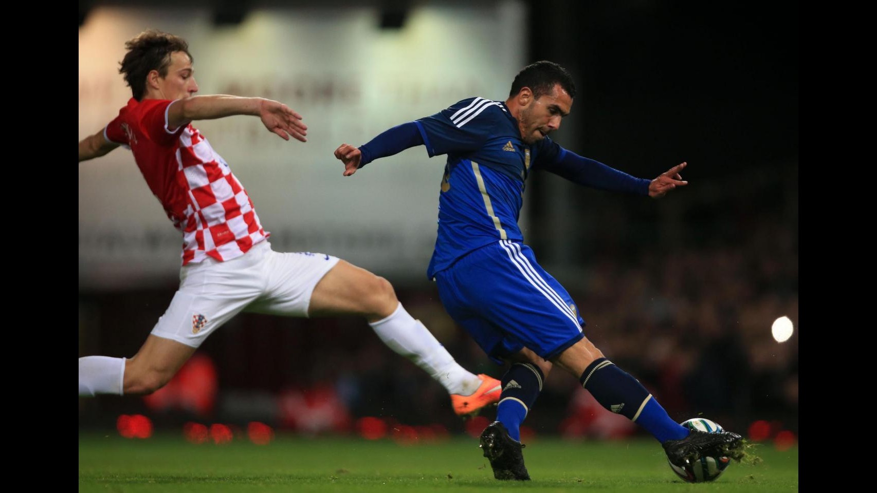 Amichevoli internazionali, vincono Brasile e Argentina. Si rivede Tevez. Olanda flop