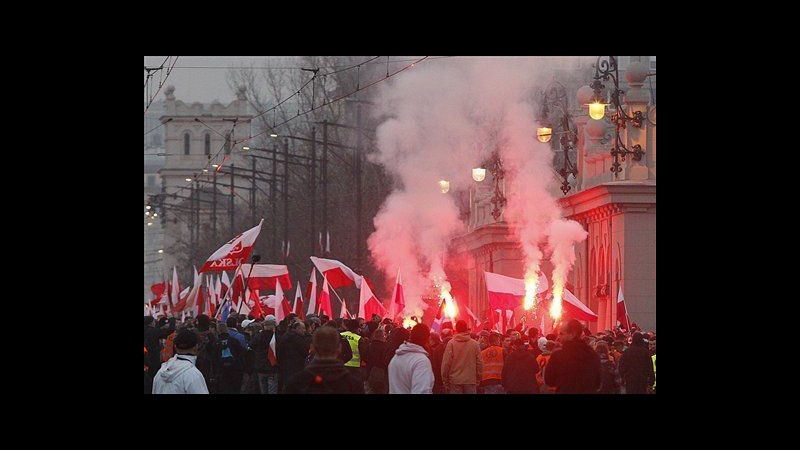Polonia, scontri in marcia per festa nazionale: 50 feriti, 270 arresti