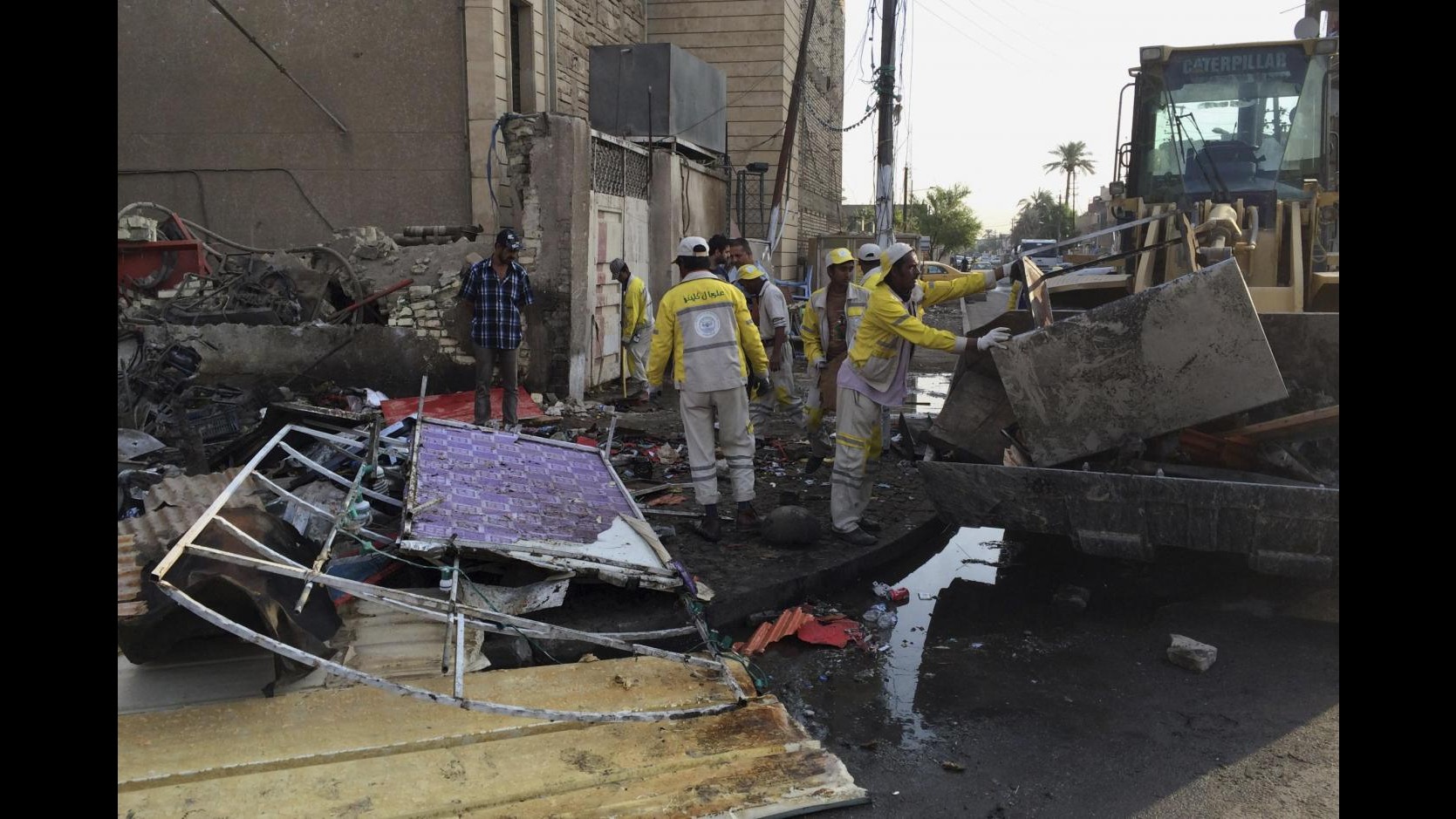 Libia, 2 autobombe esplodono a Tobruk: vittime