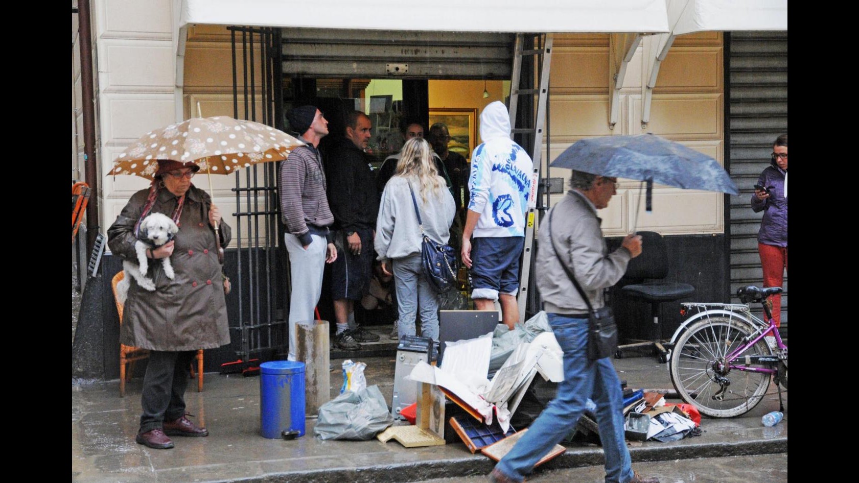 Maltempo, mattina di caos all’aeroporto di Genova: allagata centralina