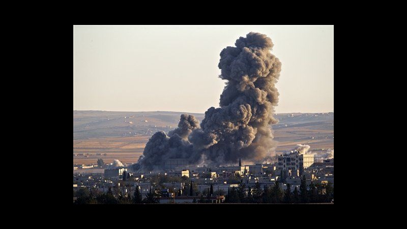 Isil, attivisti: 860 uccisi da raid coalizione in Siria, 50 civili