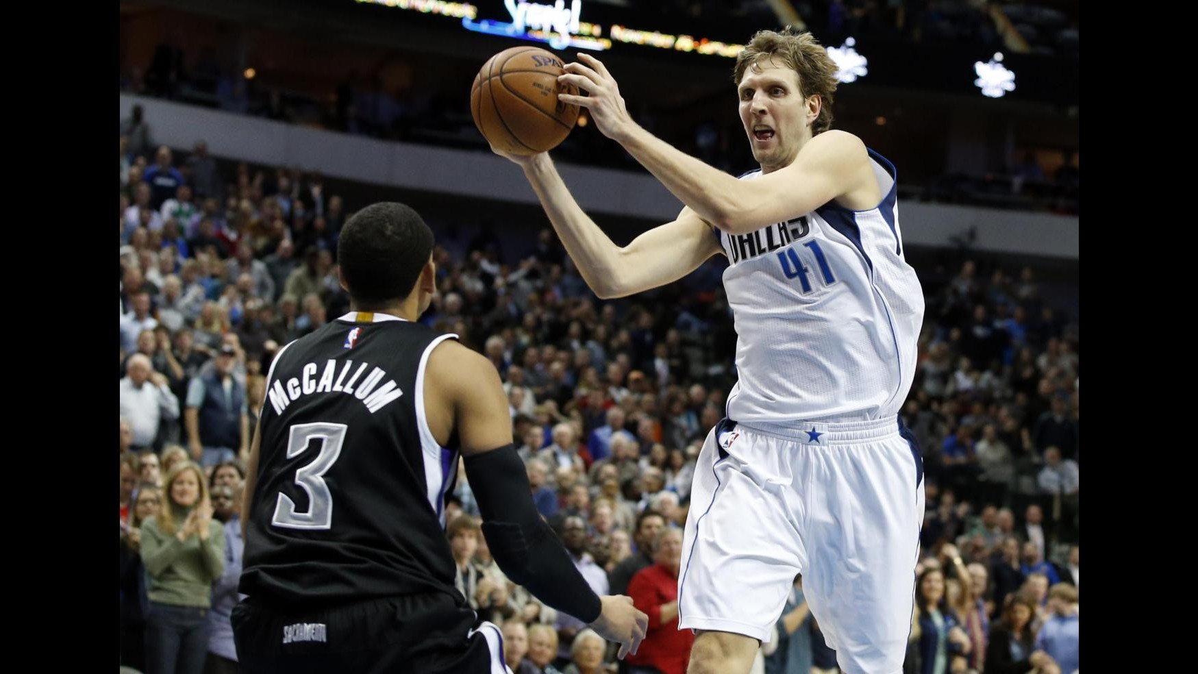 Basket Nba, Nowitzki miglior straniero di sempre. S. Antonio vince senza Belinelli