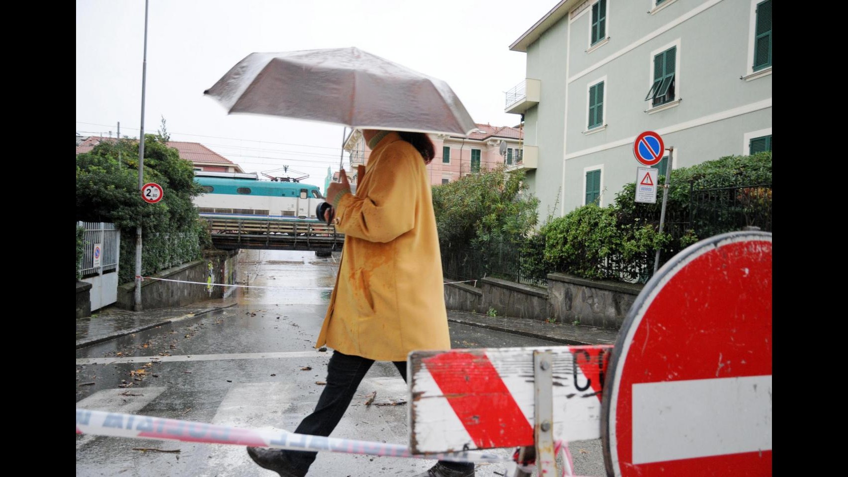 Frana nel biellese: un morto. Allarme laghi Orta e Maggiore. Treni soppressi