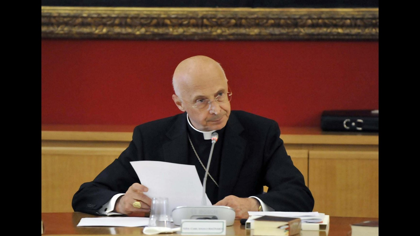 Bagnasco (Cei): Difendo famiglia ma Chiesa accoglie tutti