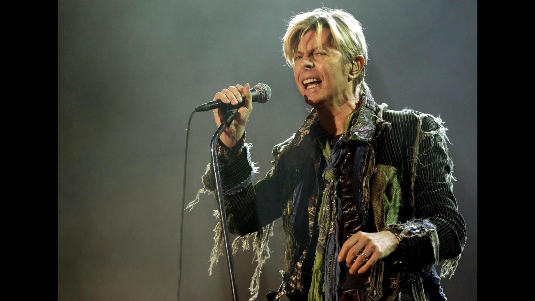 Musica, nuova canzone di Bowie disponibile in digital download