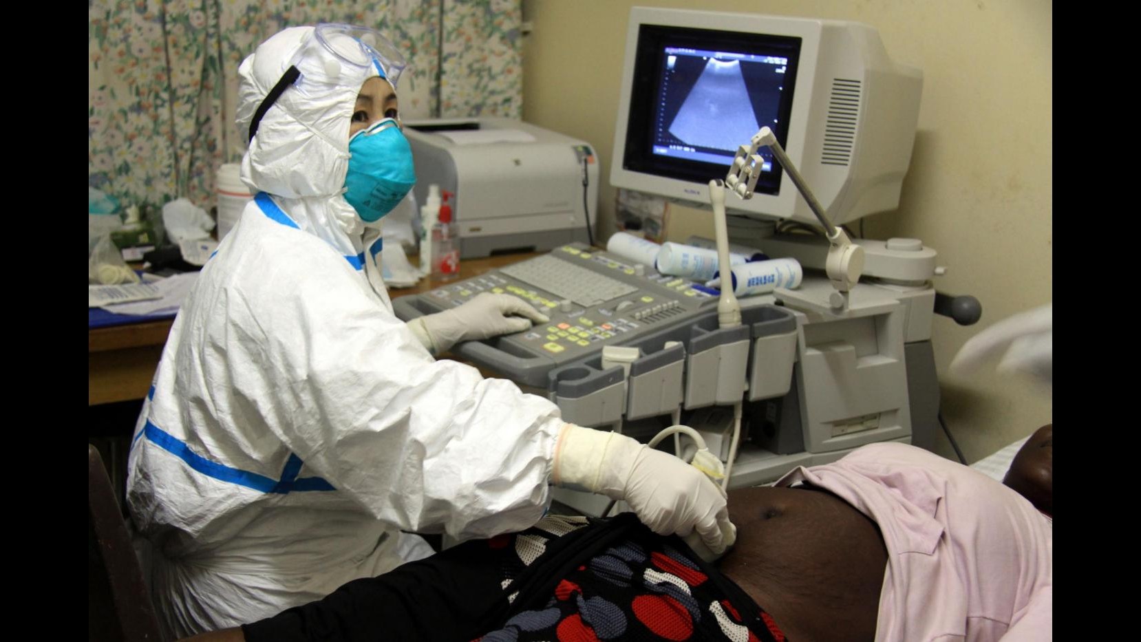Ebola, inagurato primo dei 17 centri di cura Usa in Liberia