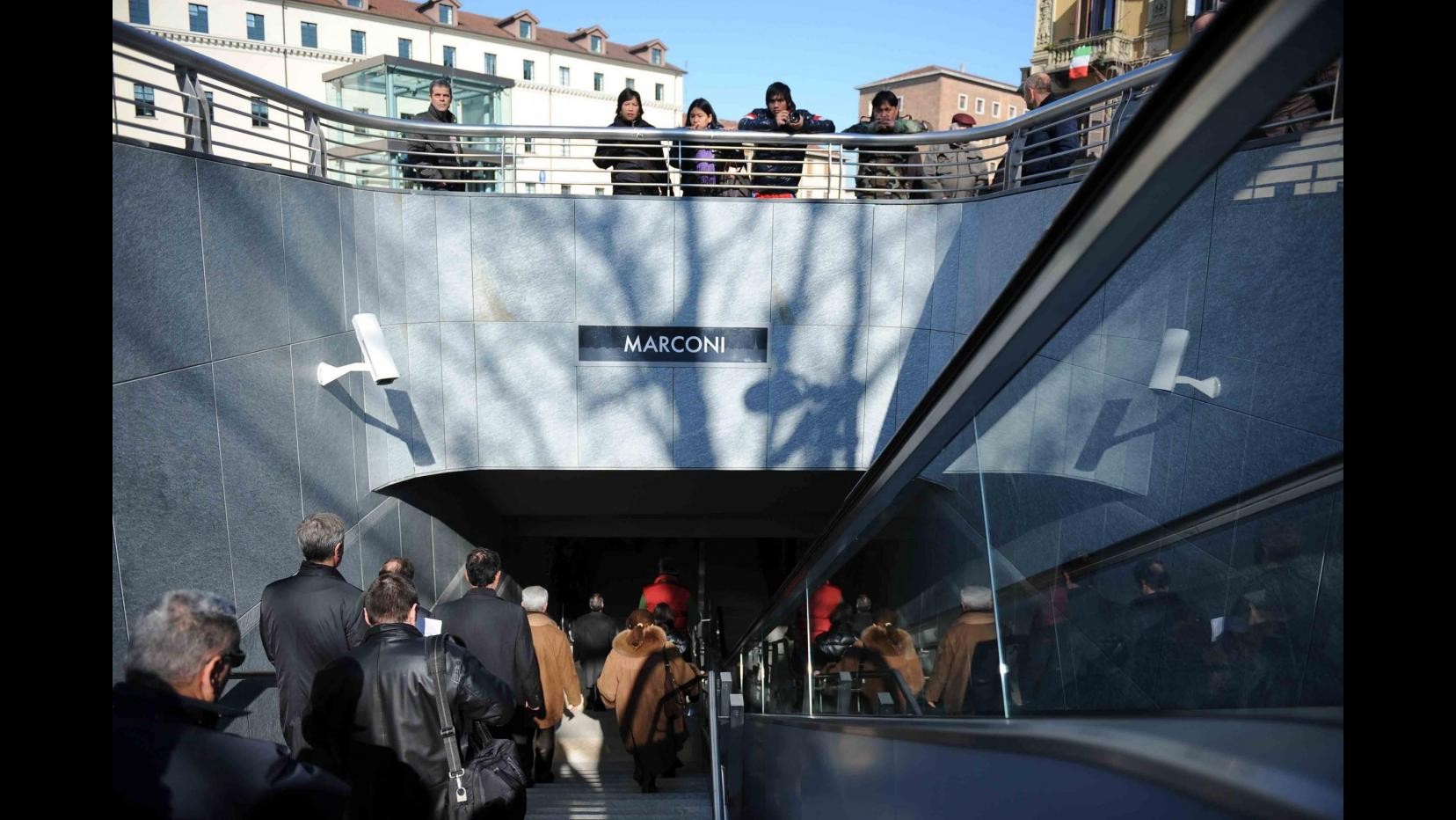 Torino, usavano tessere bus dei defunti: 11 indagati