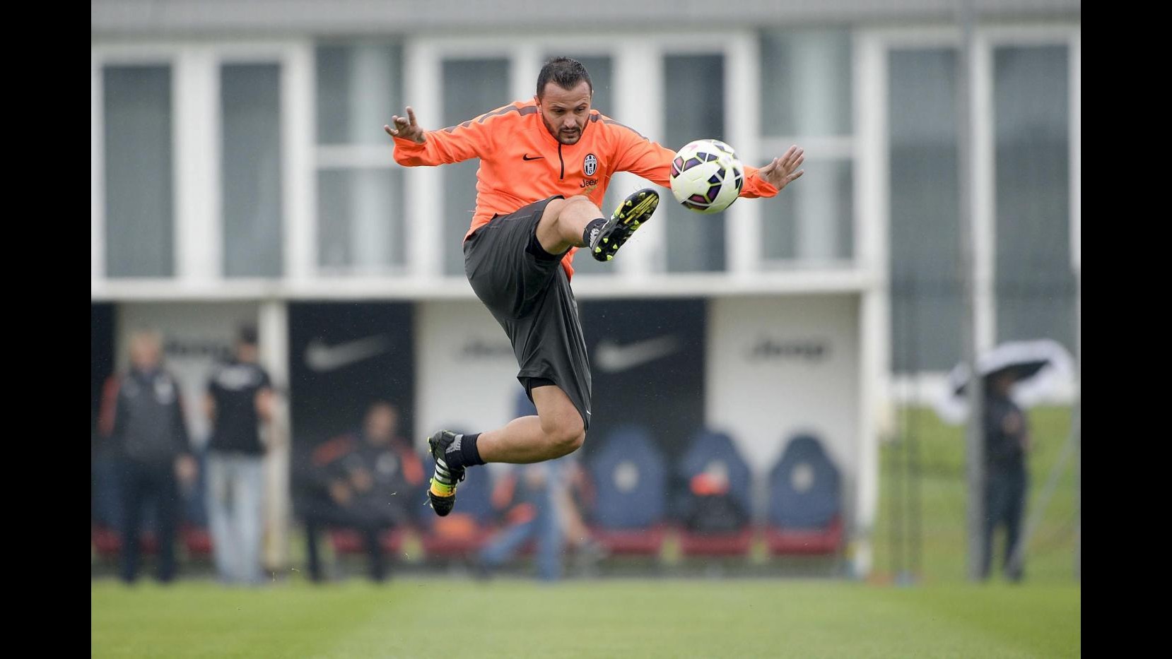 Juve, Pepe mostra foto coscia infortunata su Facebook: Ecco perchè non giocavo