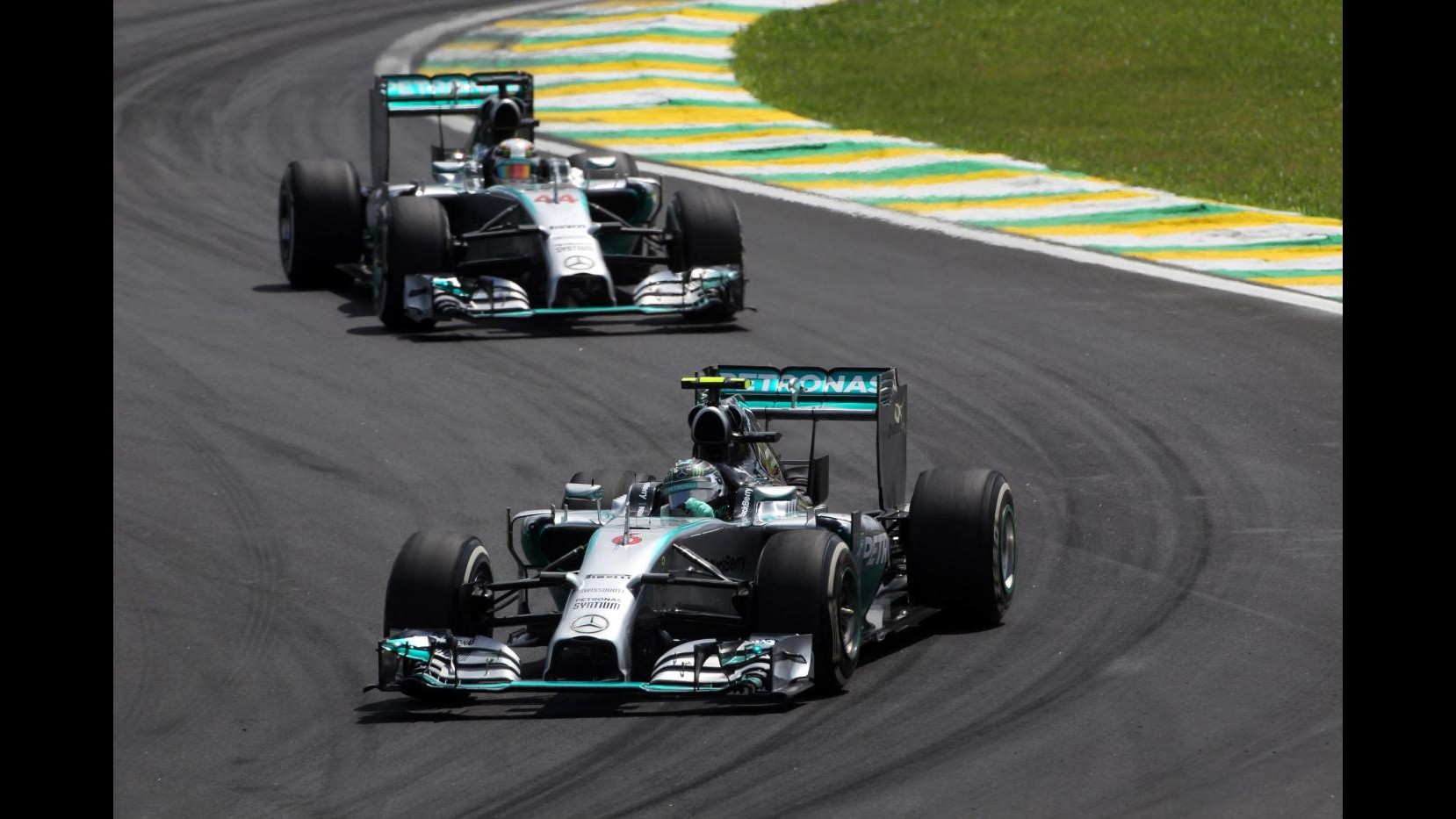 F1, Gp Brasile: Rosberg vince davanti a Hamilton e riapre il Mondiale, 6° Alonso