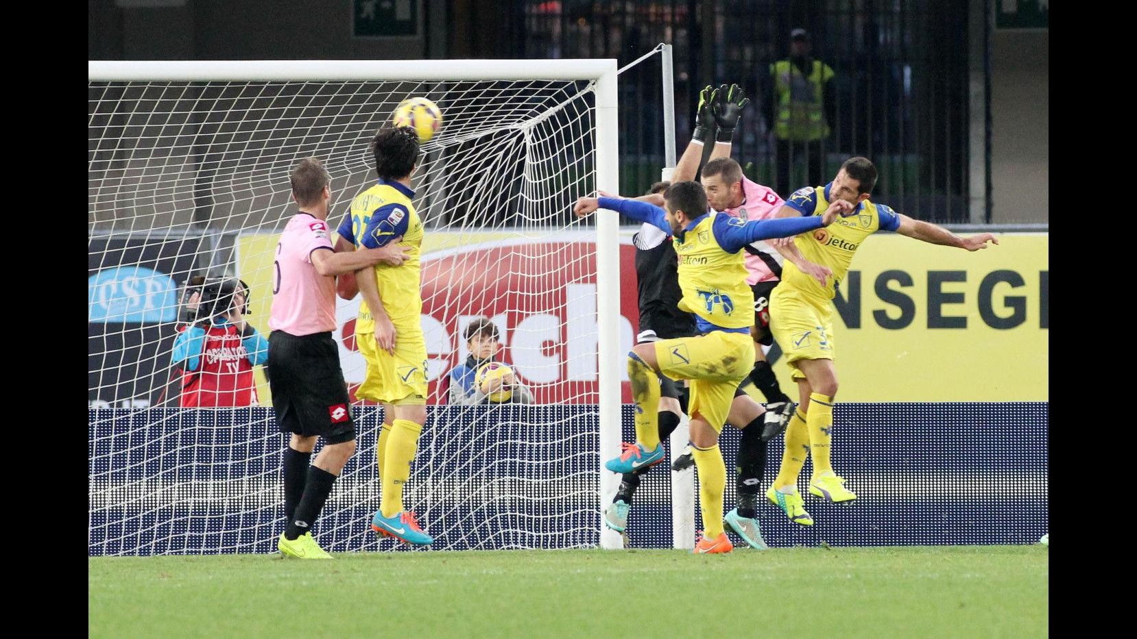 Calcio, Serie A: super Pellissier, Chievo Verona stende Cesena