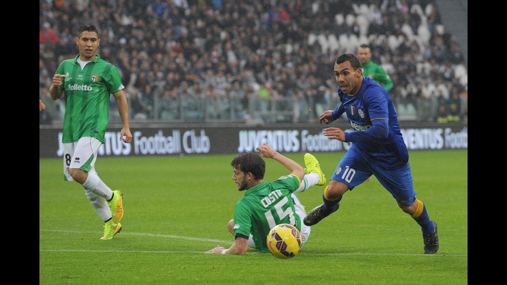 Serie A, Juve strapazza Parma: 7-0 con doppiette Tevez, Llorente e Morata