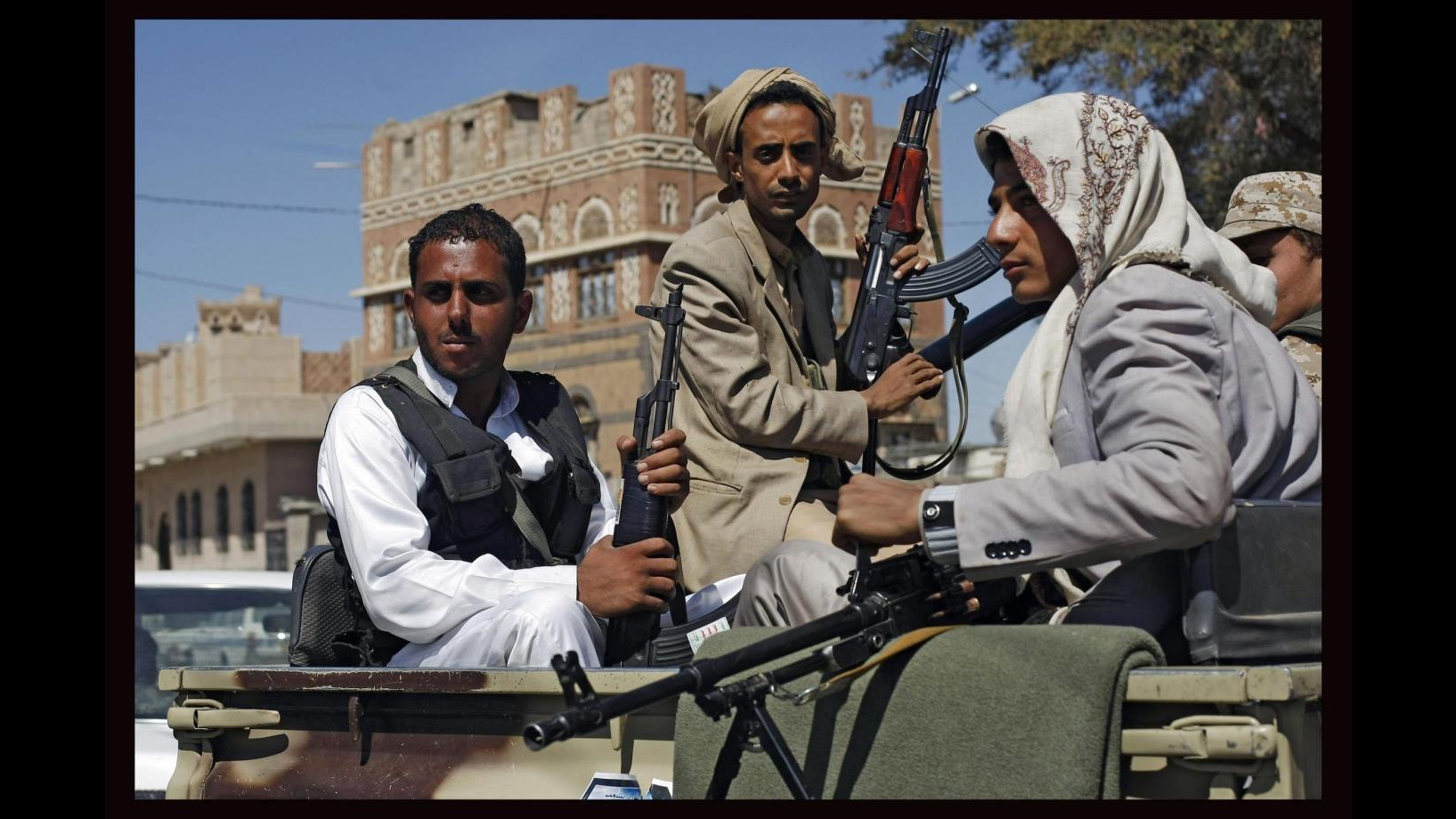 Yemen, governo si insedia nonostante critiche Saleh e ribelli sciiti