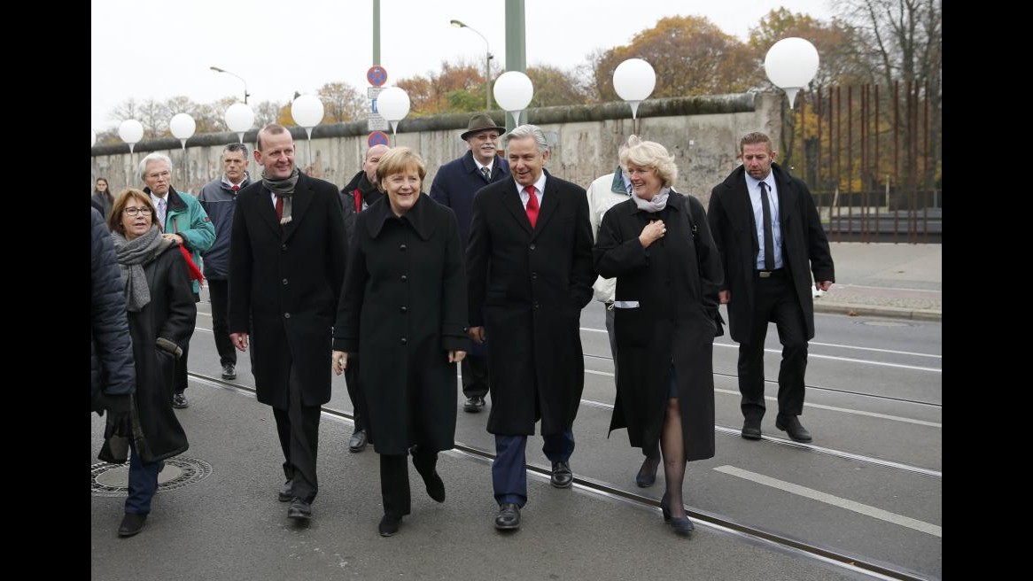 Muro Berlino, Merkel: Immagini indimenticabili, fu fine Guerra fredda