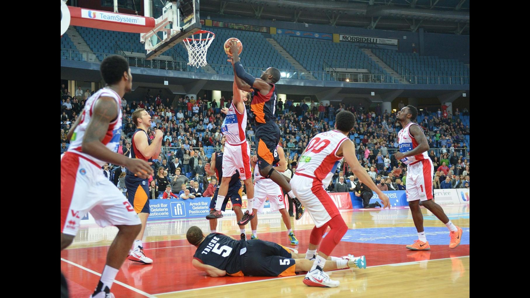 Basket, Serie A: prima vittoria per Pesaro, Roma ko 89-87