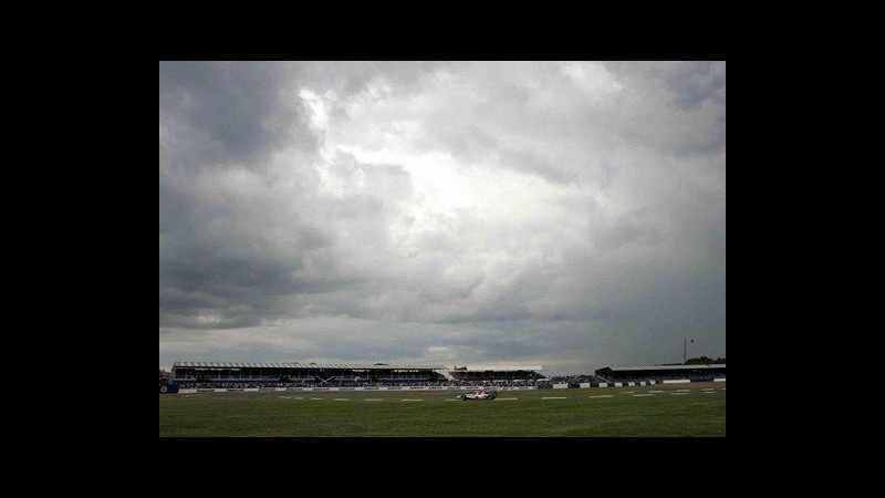 Maltempo, il vento sferza Catania: un aereo rientrato a Malta