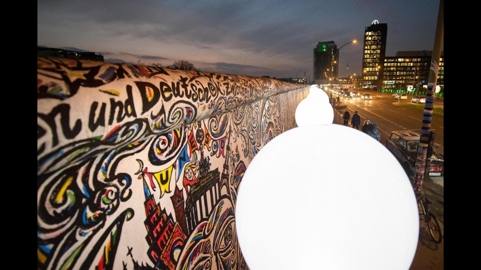 Muro Berlino, accesi 8mila balloons: al via celebrazioni