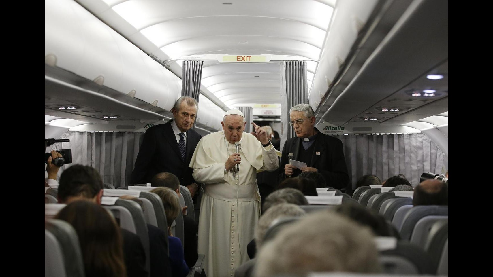 Papa: Leader islamici condannino chiaramente il terrorismo