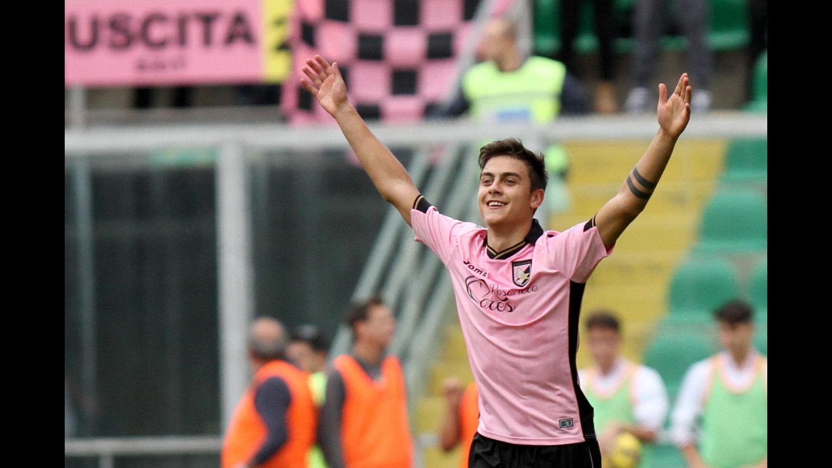 Serie A, Palermo vola con Dybala e Barreto: Parma a picco