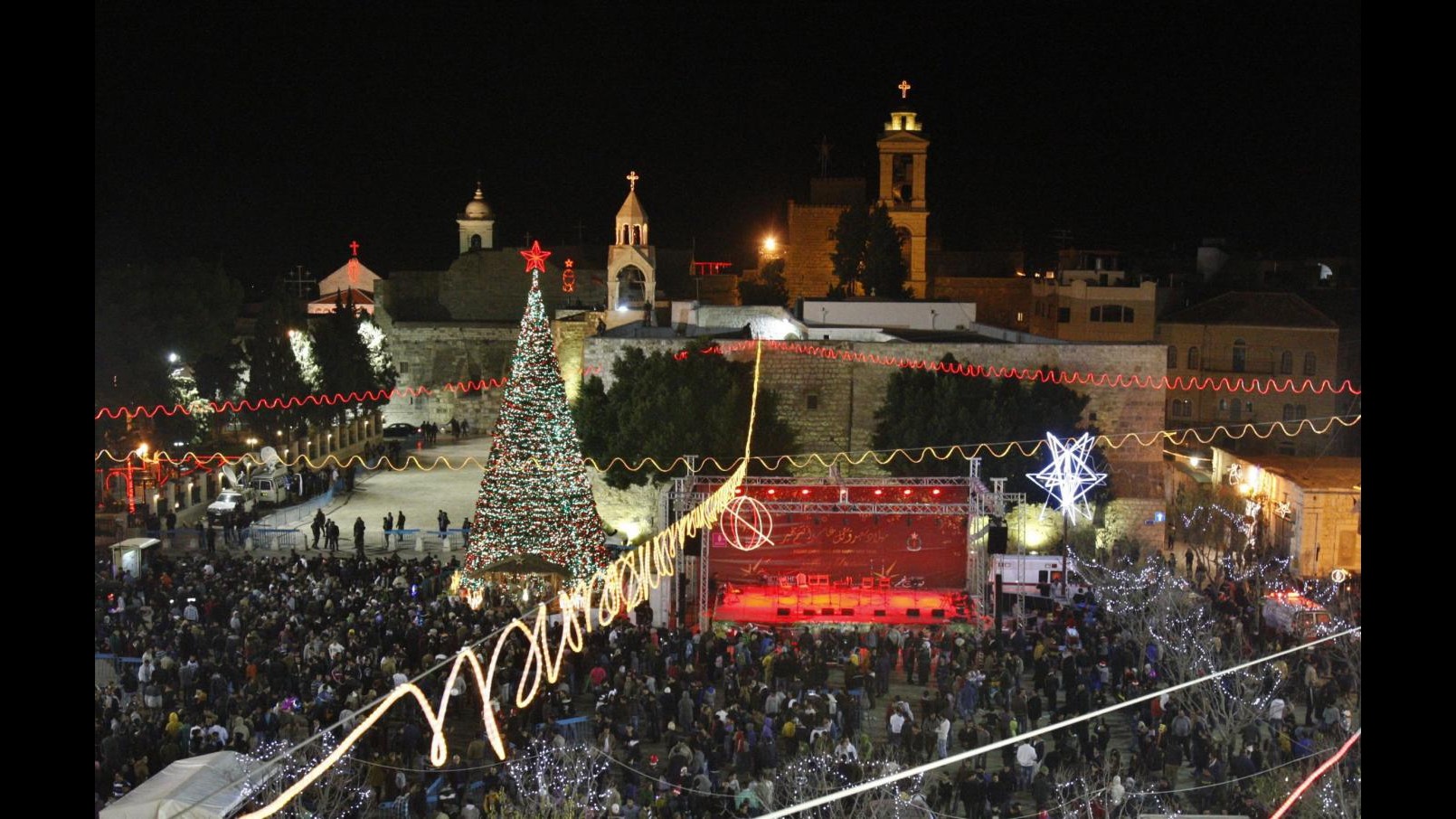 A Betlemme aperto ufficialmente periodo Natale con cornamuse e tamburi