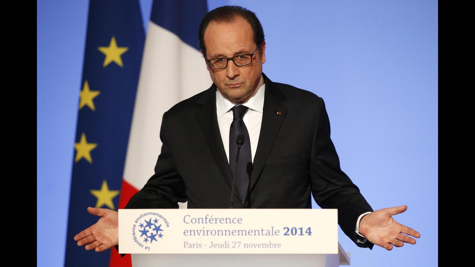 Ebola, Hollande in Guinea: primo leader occidentale in visita