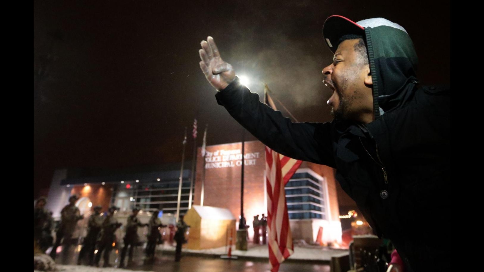 Ferguson, proteste in negozi per disturbare shopping in Black Friday