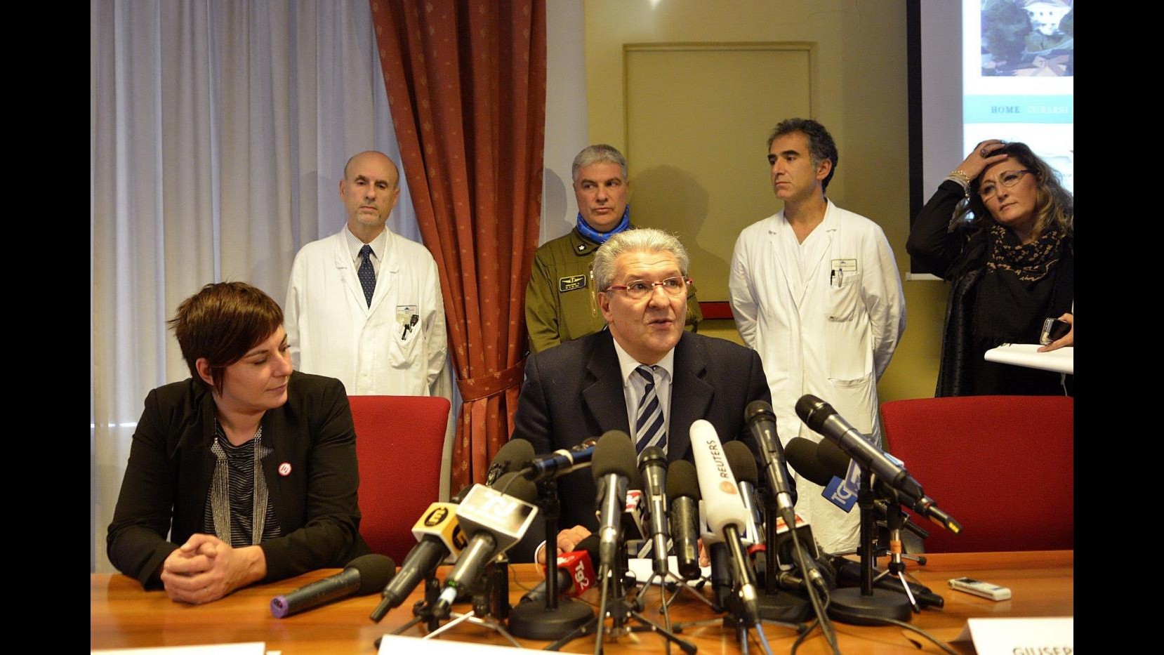 Ebola, medico infettato è stabile ma ha febbre, con lui task force di 30 persone