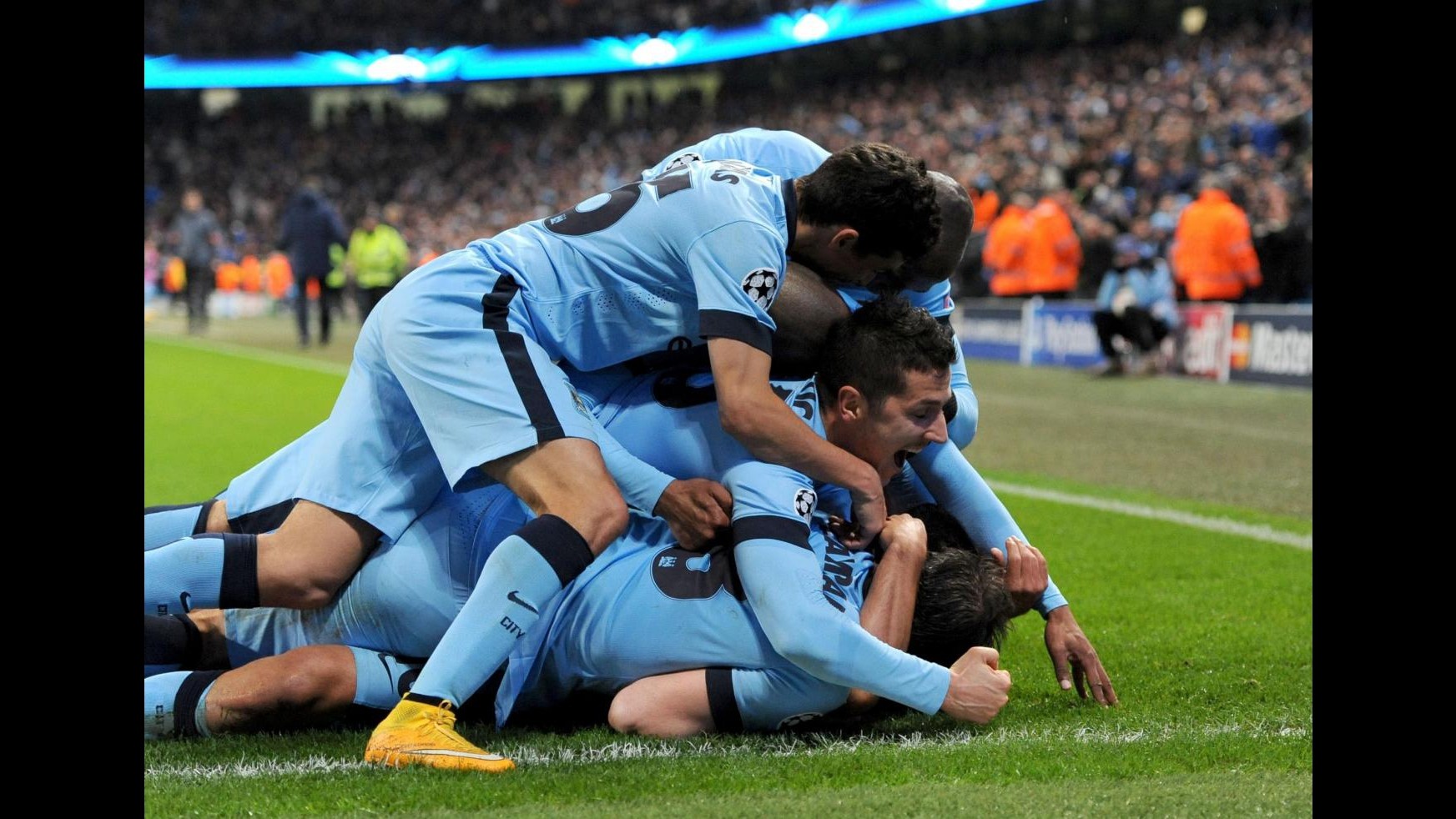 Champions League: City supera Bayern e torna in corsa, Messi da record trascina Barcellona