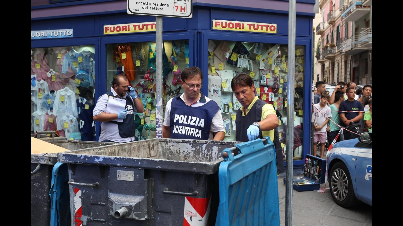 Palermo, bimba lasciata tra rifiuti: interrogata la madre