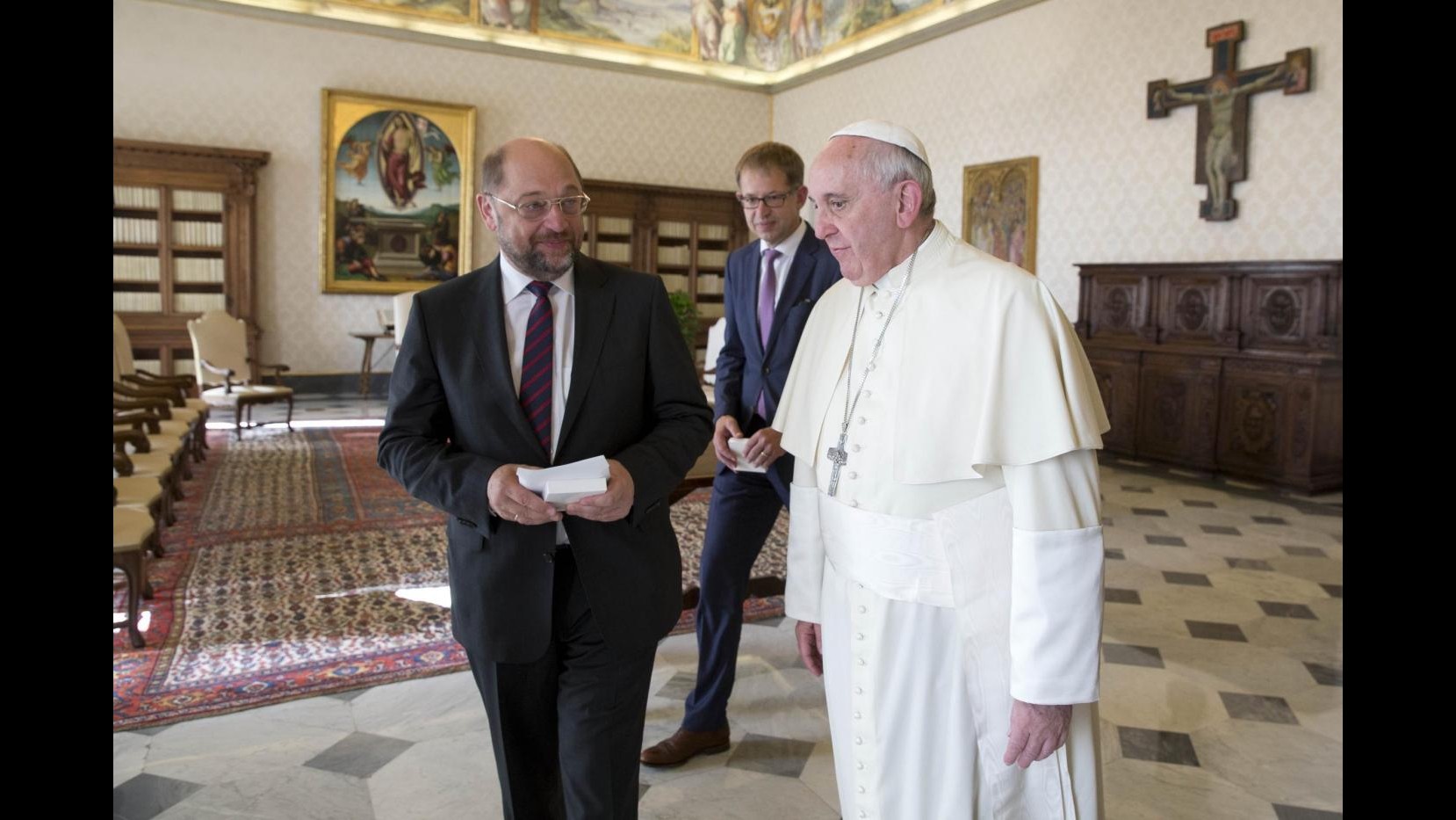 Schulz accoglie Papa al Parlamento Ue: Guida universale, onore ascoltarla