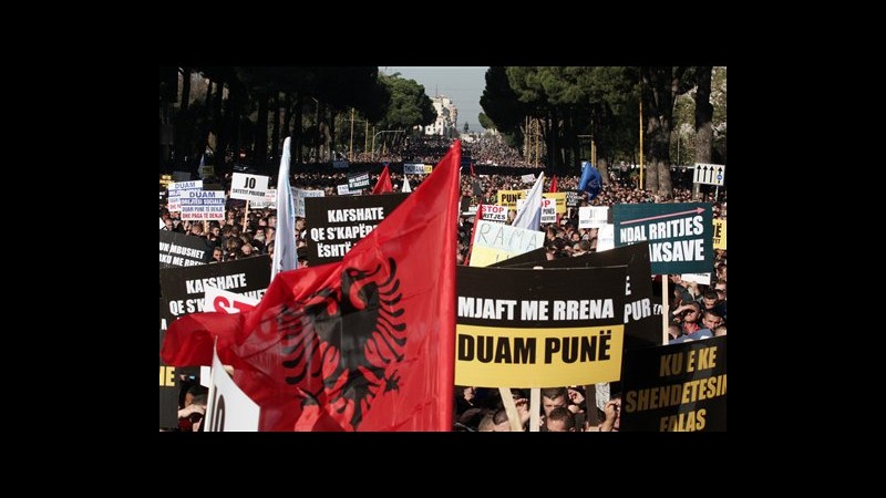 Albania, migliaia in corteo contro il governo a Tirana