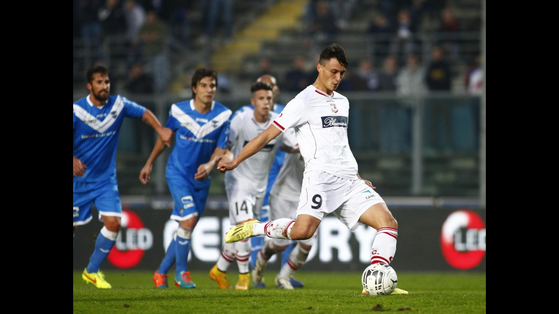 Serie B: Carpi pareggia a Brescia e resta al comando, ok il Bari di Nicola