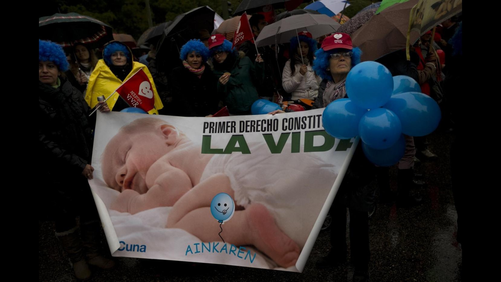 Spagna, migliaia in corteo a Madrid: chiedono restrizioni su aborto