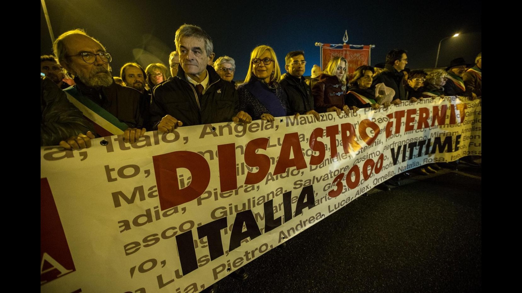 Eternit, 3.000 marciano a Casale: La lotta per la giustizia va avanti