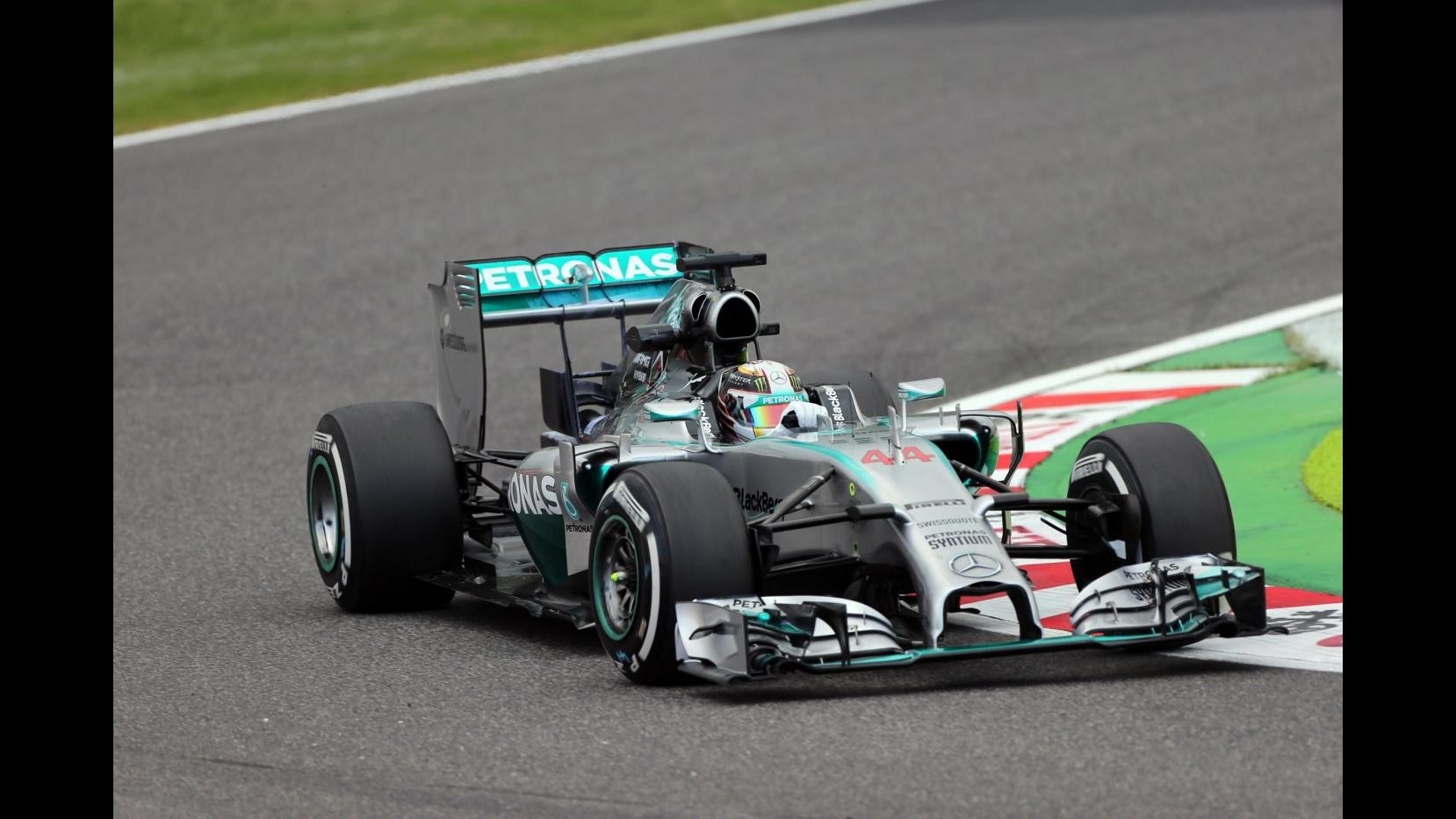 F1, Gp Abu Dhabi: Hamilton davanti a tutti nelle libere, Alonso costretto ai box