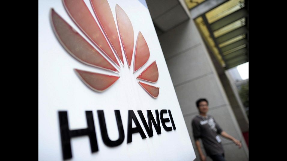 Huawei celebra 1 mln consegne in Italia e lancia smartphone premium