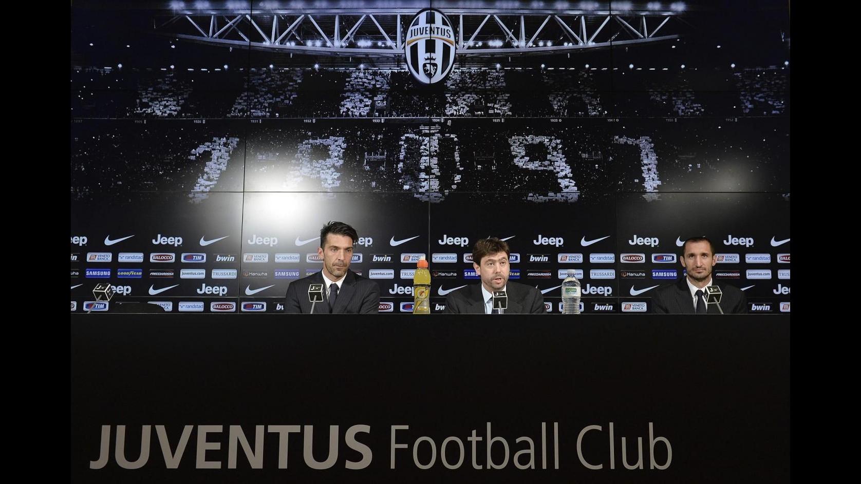 Juventus, Buffon e Chiellini rinnovano fino al 2017 e 2018. Agnelli: Sono memoria storica