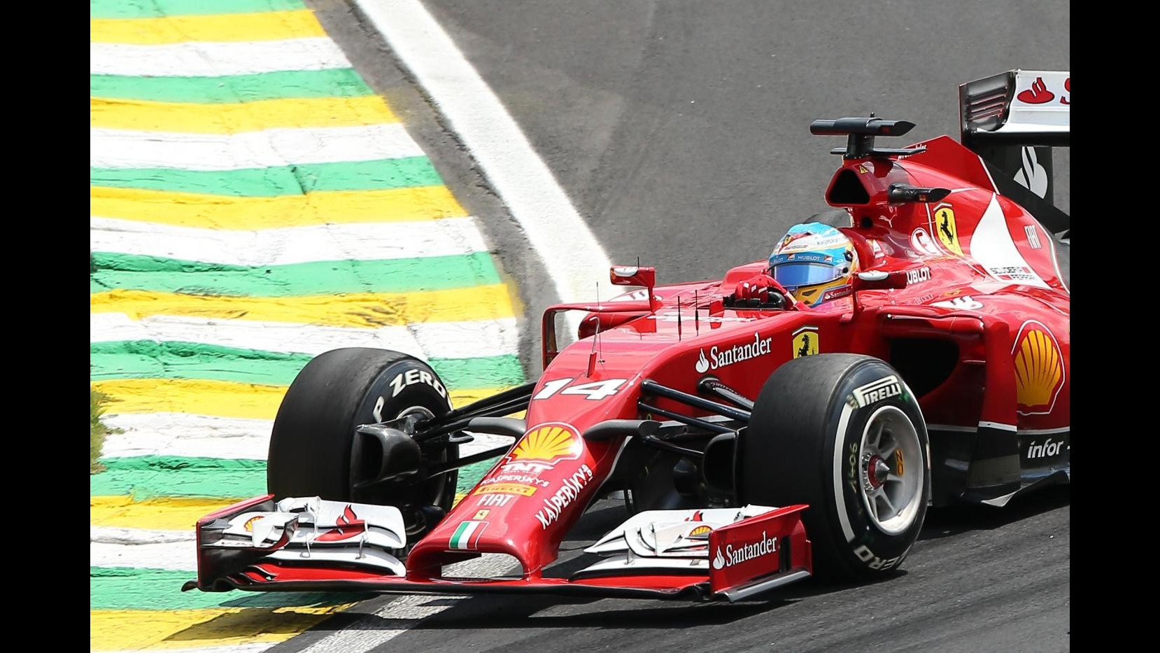 F1, Alonso: In gara ad Abu Dhabi con casco con firme meccanici Ferrari