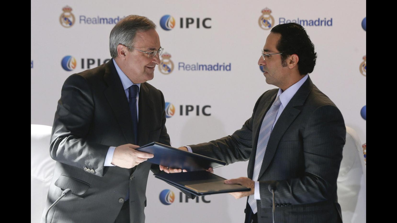 Real Madrid, Perez si fa scappare nuovo nome stadio: si chiamerà IPIC o Cepsa Bernabeu