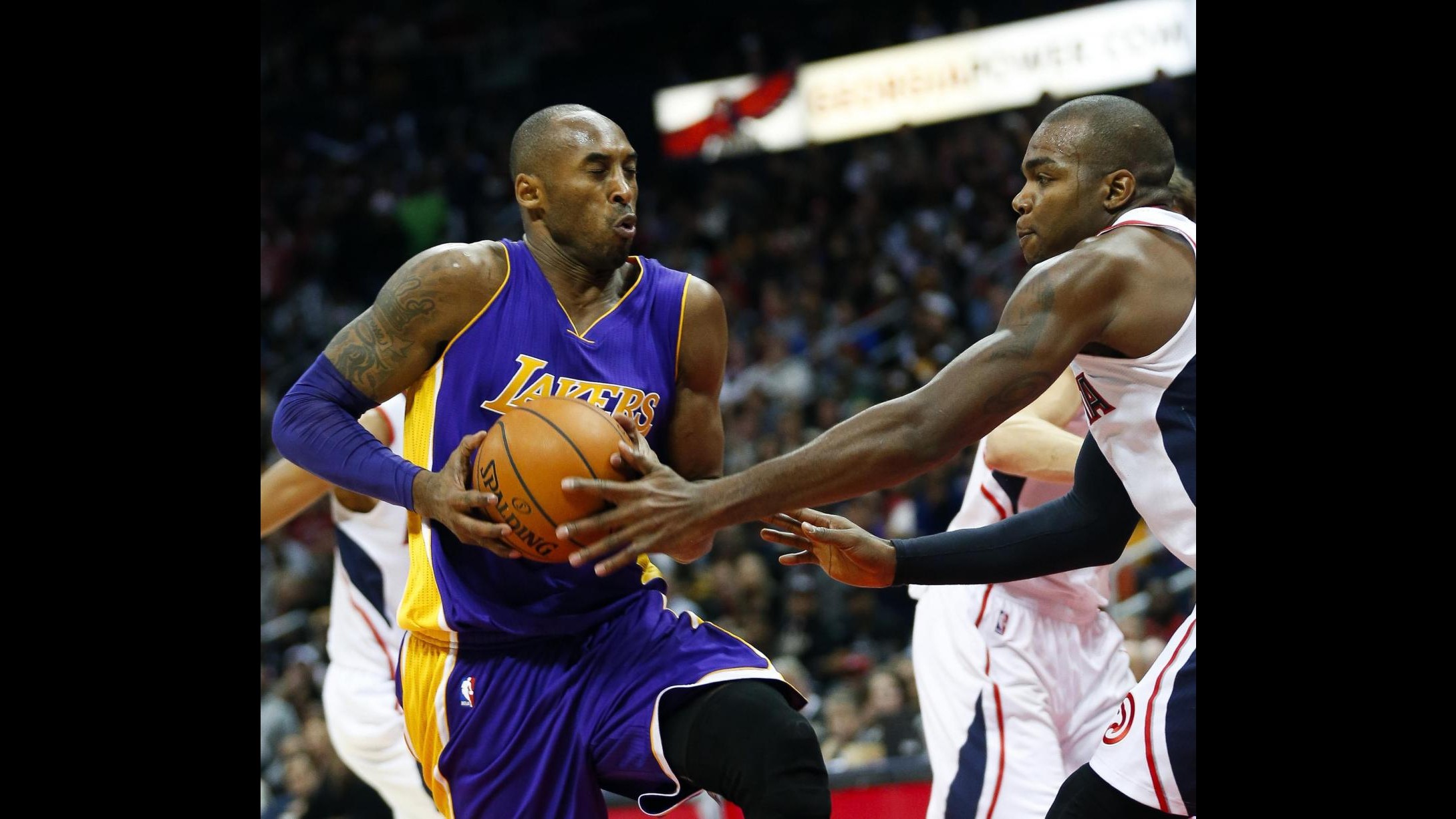 Basket, Nba: Kobe Bryant trascina i Lakers contro Atlanta, Thunder ko